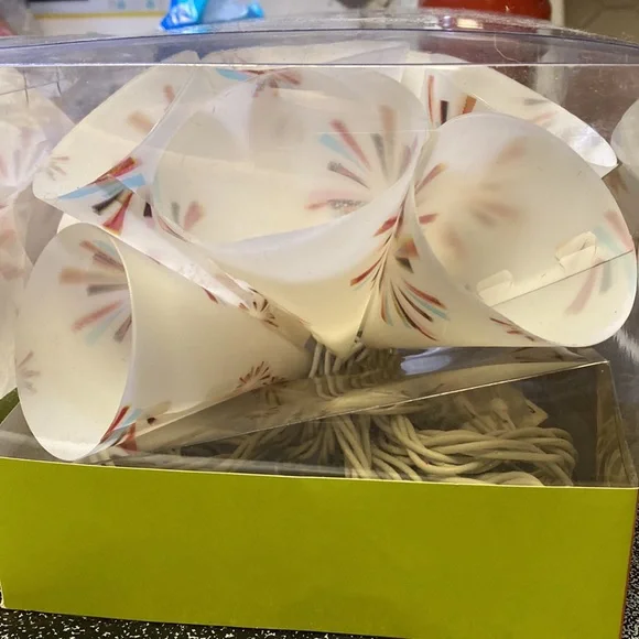 A set of 2 plastic cone string lights - Picture 2 of 8